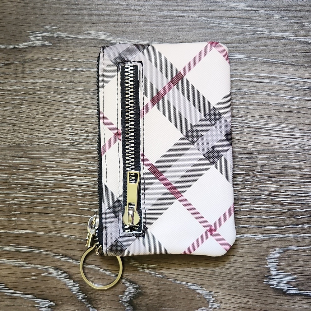 Women's vinyl wallet
